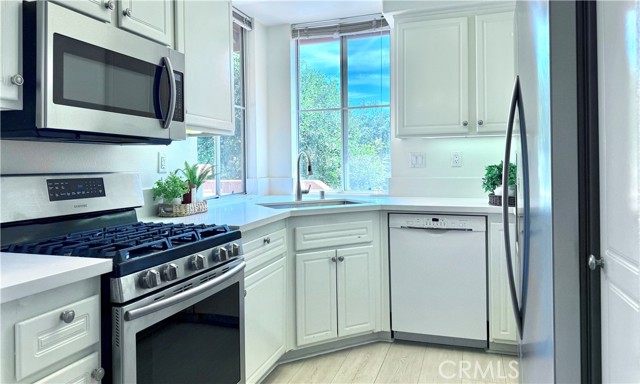 Detail Gallery Image 6 of 24 For 900 Solvay Aisle, Irvine,  CA 92606 - 2 Beds | 1 Baths