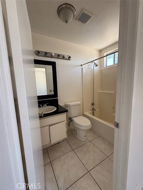 Detail Gallery Image 6 of 8 For 10434 Peach Ct, Adelanto,  CA 92301 - 3 Beds | 2 Baths