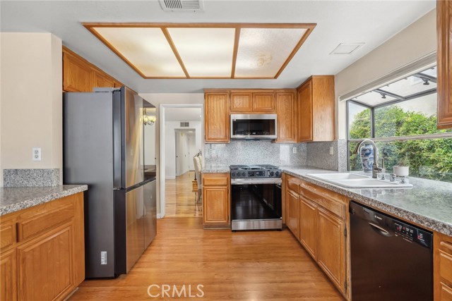 Detail Gallery Image 13 of 40 For 15621 Saul Ct, Canyon Country,  CA 91387 - 4 Beds | 3 Baths
