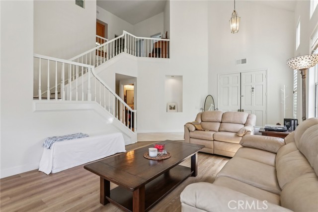 Detail Gallery Image 7 of 36 For 1 Longbourn Aisle, Irvine,  CA 92603 - 3 Beds | 2/1 Baths