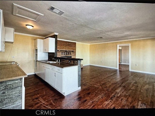 Detail Gallery Image 7 of 11 For 25373 Valley View Rd, Apple Valley,  CA 92308 - 3 Beds | 2 Baths