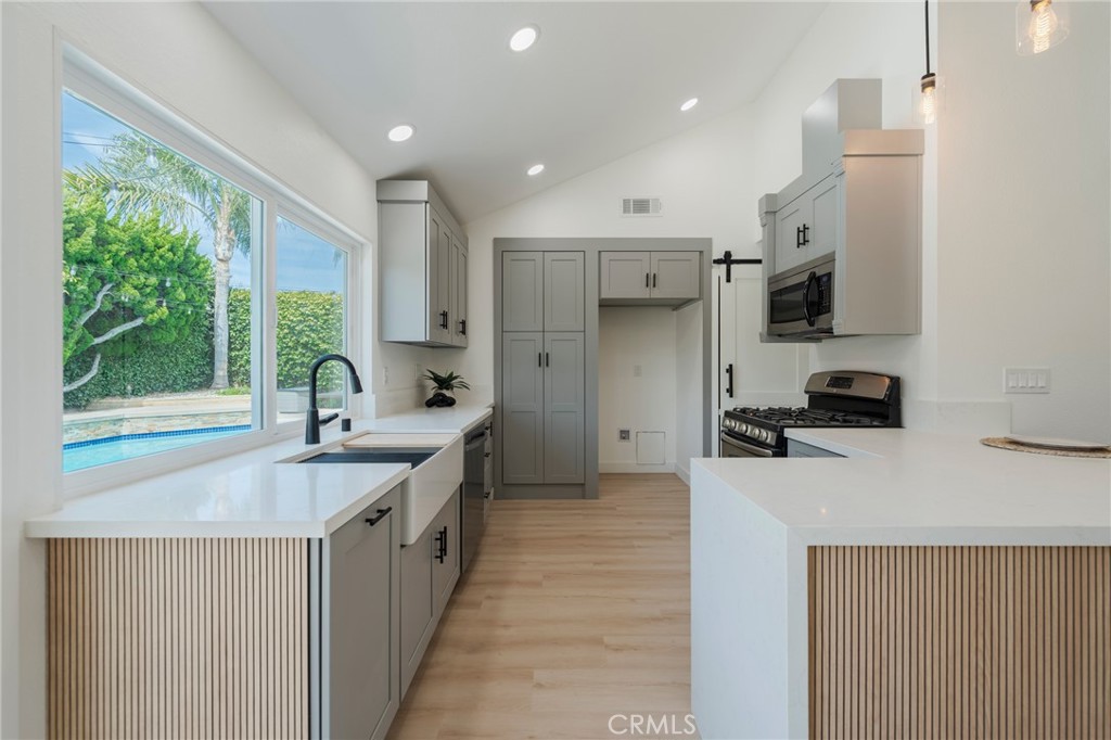 Ded69f6e 85b0 4ea7 Bf93 Adf184320895