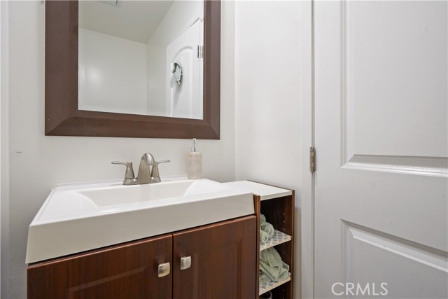 Detail Gallery Image 37 of 47 For 8111 Canby Ave #1,  Reseda,  CA 91335 - 4 Beds | 2/1 Baths