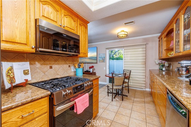 Detail Gallery Image 11 of 39 For 20279 Cottage Hill Ln #17,  Yorba Linda,  CA 92886 - 3 Beds | 2 Baths