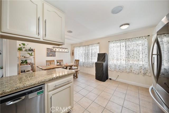 Detail Gallery Image 19 of 47 For 19950 Sherman Way Unit a a,  Winnetka,  CA 91306 - 3 Beds | 4 Baths