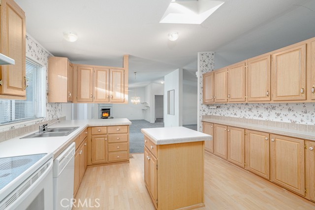 Detail Gallery Image 9 of 36 For 1718 Burr Oak Way, Hemet,  CA 92545 - 3 Beds | 2 Baths