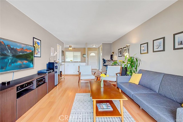 Detail Gallery Image 4 of 17 For 2844 E 3rd St #207,  Long Beach,  CA 90814 - 1 Beds | 1 Baths