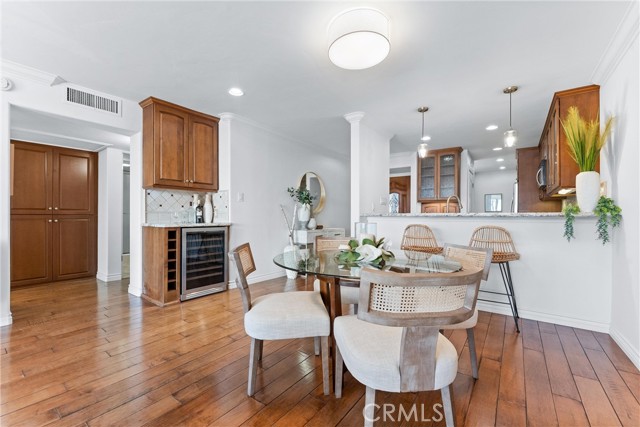 201 Bay Shore Avenue, Long Beach CA: https://media.crmls.org/medias/ded94f53-5b29-4d0e-9bcd-2d6b43d6bab5.jpg