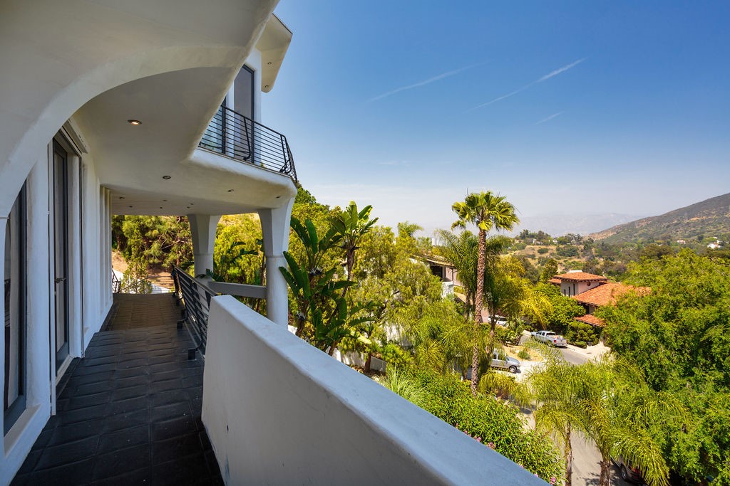Detail Gallery Image 3 of 41 For 2955 Passmore Dr, Los Angeles,  CA 90068 - 5 Beds | 6 Baths