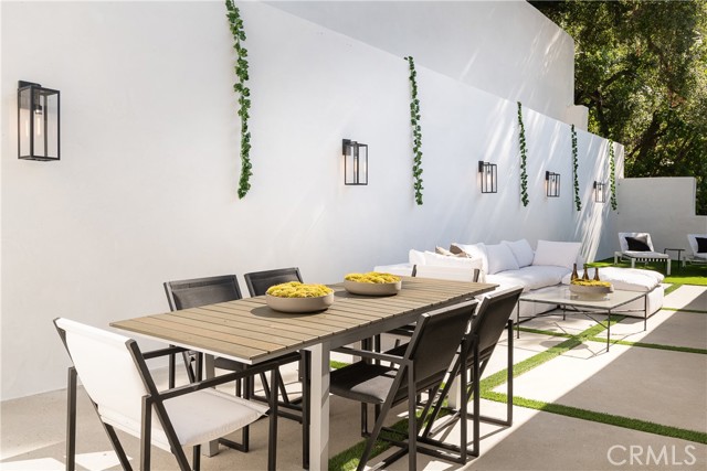 Detail Gallery Image 41 of 46 For 9836 Yoakum Dr, Beverly Hills,  CA 90210 - 5 Beds | 4 Baths