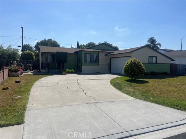 14302 Webber Place, Westminster CA: https://media.crmls.org/medias/deda233e-0c3b-4da1-9152-40d389bf0163.jpg