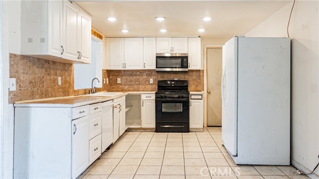 Detail Gallery Image 9 of 20 For 15970 Lindero St, Victorville,  CA 92395 - 3 Beds | 2 Baths