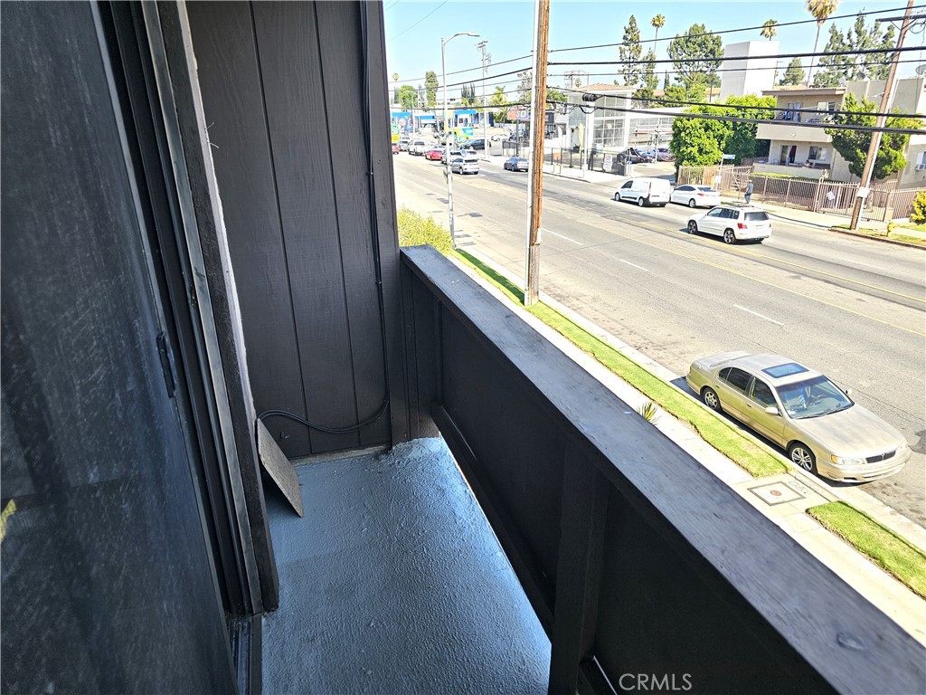 https://media.crmls.org/medias/dedb98da-13ed-4d32-914a-0df652754c88.jpg?preset=X-Large