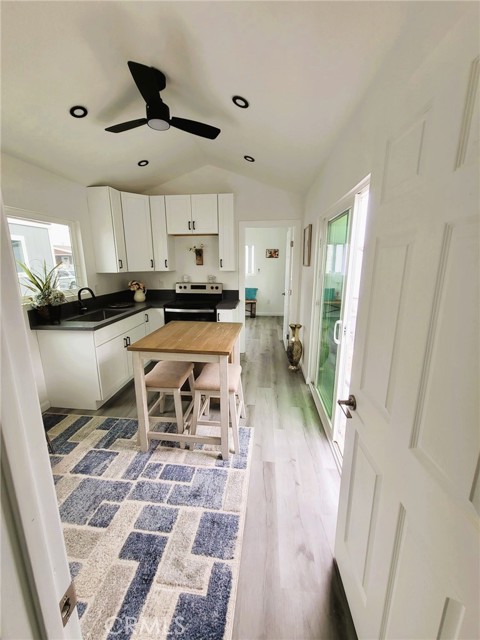 Detail Gallery Image 2 of 2 For 1020 Bradbourne Ave a,  Duarte,  CA 91016 - 1 Beds | 1 Baths