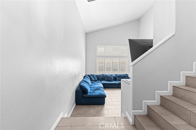 Detail Gallery Image 5 of 59 For 823 Pathfinder Way, Corona,  CA 92878 - 3 Beds | 2/1 Baths