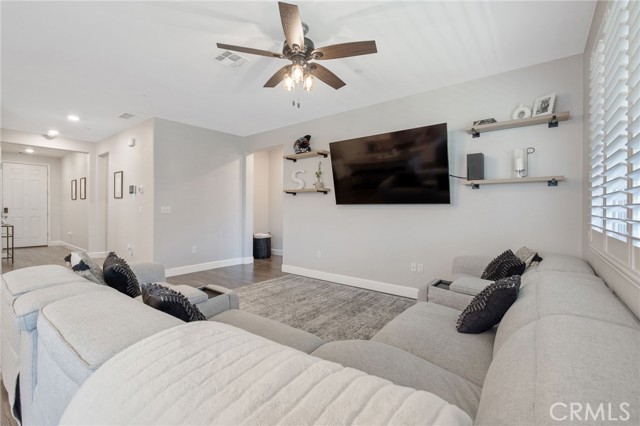 Detail Gallery Image 11 of 41 For 3531 E Laura Ct, Visalia,  CA 93292 - 3 Beds | 2 Baths