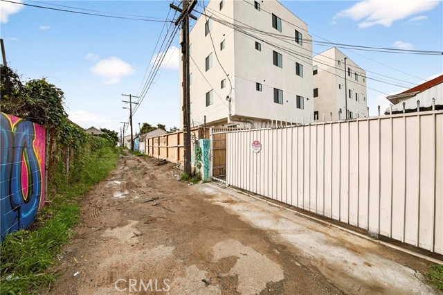 Detail Gallery Image 37 of 40 For 1324 Magnolia Ave, Los Angeles,  CA 90006 - – Beds | – Baths