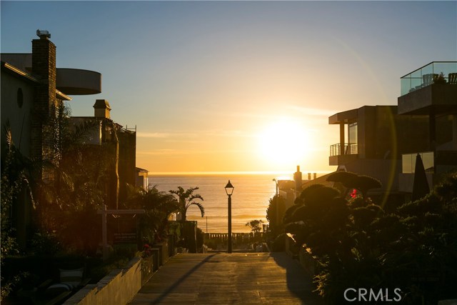 205 16th Street, Manhattan Beach, California 90266, 4 Bedrooms Bedrooms, ,3 BathroomsBathrooms,Residential,Sold,16th,SB17035734