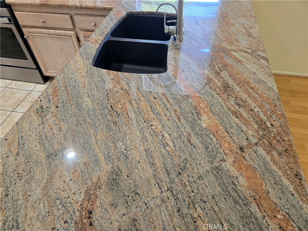 https://media.crmls.org/medias/dee05df7-cf63-4035-a31d-d62389baafb0.jpg?preset=X-Large