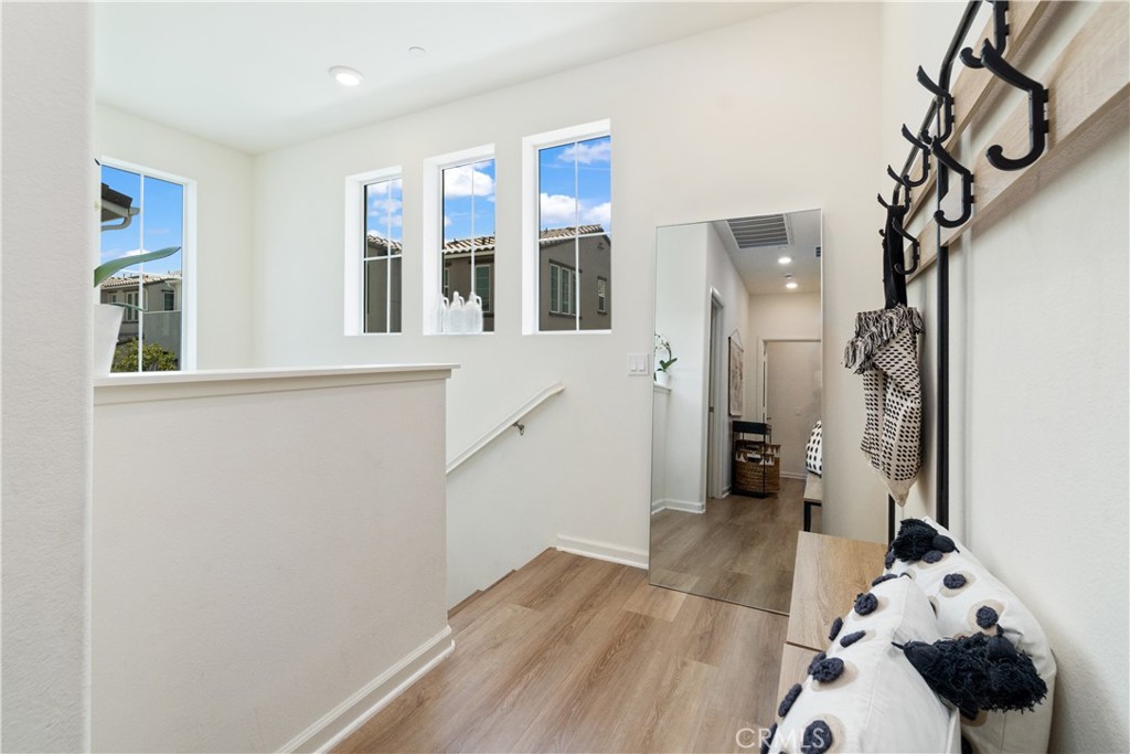 https://media.crmls.org/medias/dee08c9e-b2cb-46fd-80fa-ab6282a94cc2.jpg?preset=X-Large