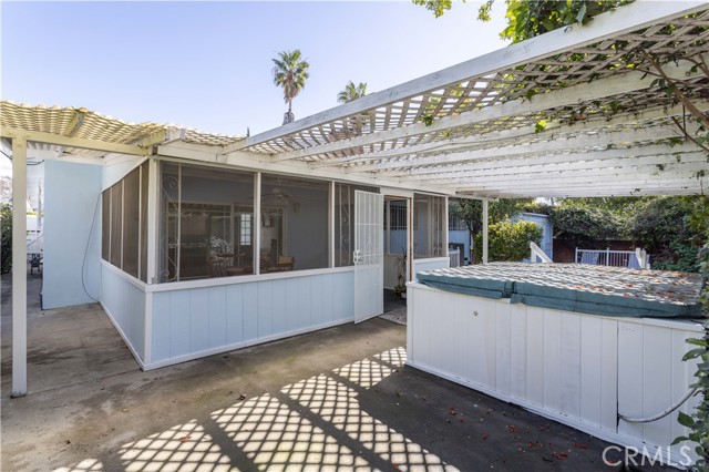 Detail Gallery Image 25 of 34 For 8811 Hayvenhurst Ave, North Hills,  CA 91343 - 4 Beds | 2 Baths