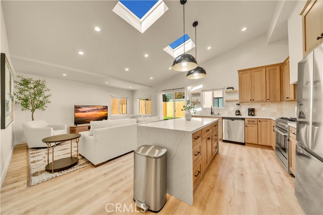 6 Bed Home for Sale in Van Nuys, California