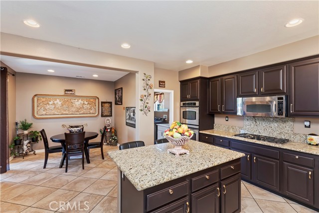 Detail Gallery Image 13 of 45 For 27488 Murrieta Oaks Ave, Murrieta,  CA 92562 - 4 Beds | 3 Baths