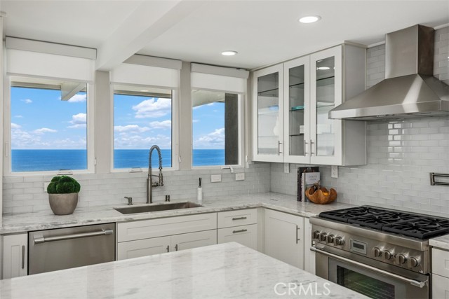 32091 Virginia Way, Laguna Beach CA: https://media.crmls.org/medias/dee3a33b-2c18-48d2-8978-81e3790cecde.jpg