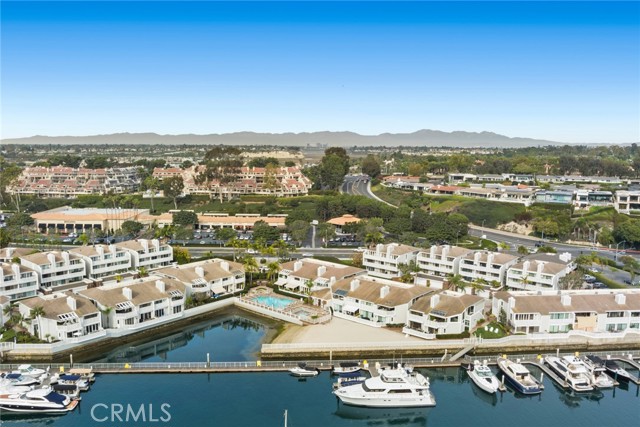 Detail Gallery Image 2 of 31 For 1030 Bayside Cove #702,  Newport Beach,  CA 92660 - 2 Beds | 2 Baths