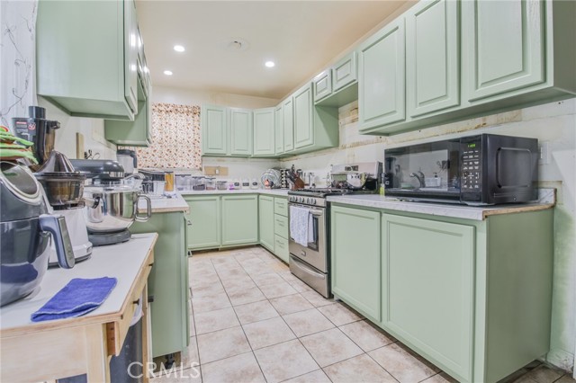 1727 Westwood Place, Pomona CA: https://media.crmls.org/medias/dee553e2-3c25-416a-a2d4-b7ca9acc0bdc.jpg