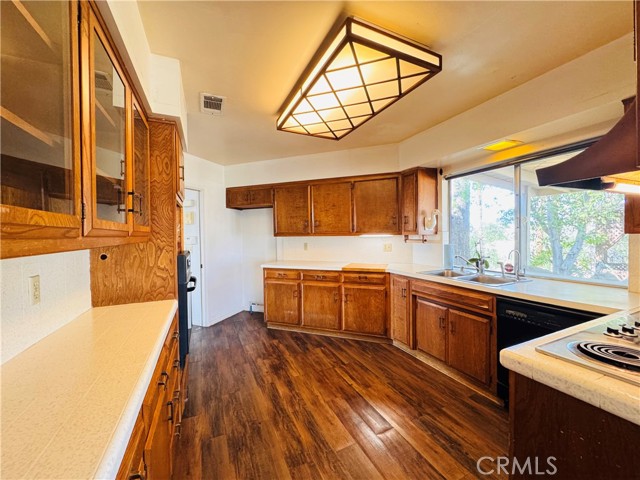 12257 Skywood Court, Riverside CA: https://media.crmls.org/medias/dee56bf6-d3c5-4302-a383-7693e4d8a353.jpg