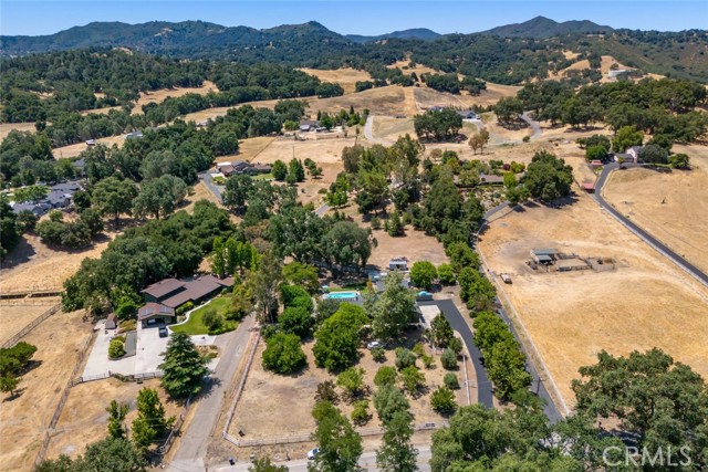 8830 San Gabriel Road, Atascadero CA: https://media.crmls.org/medias/dee58221-a887-4029-b9ea-ace85bb51eb8.jpg