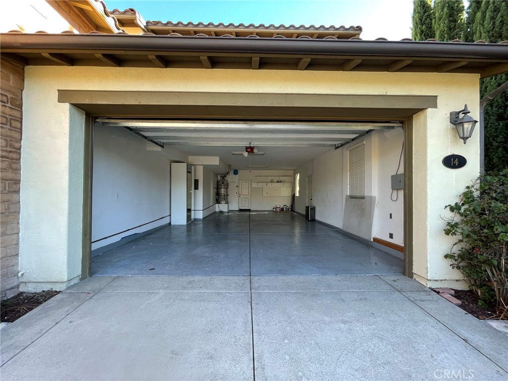 https://media.crmls.org/medias/dee5bfc3-6b95-4402-8356-a4987c74eb95.jpg?preset=X-Large