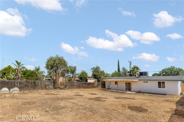 530 E 3rd Street, Rialto CA: https://media.crmls.org/medias/dee66101-81fd-49a5-b69a-d5f276b06bb3.jpg