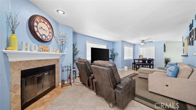 Detail Gallery Image 5 of 19 For 4845 W 118th Pl, Hawthorne,  CA 90250 - 3 Beds | 2/1 Baths