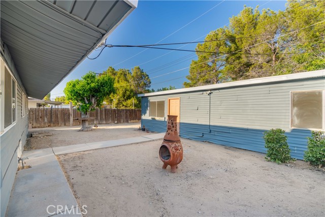 14147 Arrowhead Drive, Victorville CA: https://media.crmls.org/medias/dee6e9eb-ef19-4dd1-8eec-858c66ed0327.jpg