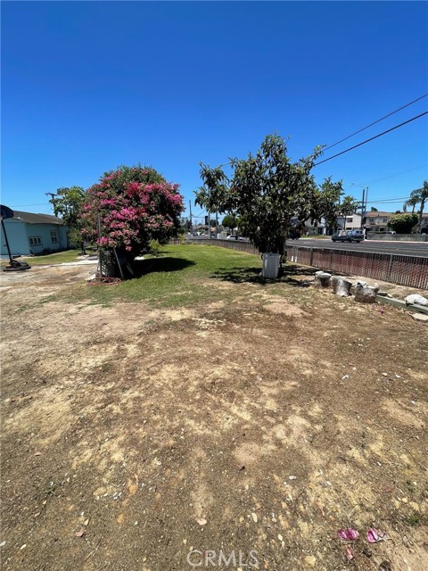 2410 Florida Street, Huntington Beach CA: https://media.crmls.org/medias/dee75aab-6fc4-423c-a6a1-923e5a23e5a7.jpg