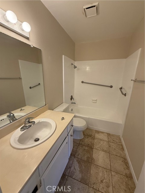 Detail Gallery Image 14 of 16 For 6441 Saint Paul Cir, Huntington Beach,  CA 92647 - 4 Beds | 3 Baths