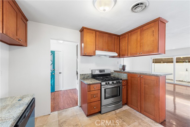 Detail Gallery Image 12 of 33 For 412 N Cerritos Ave, Azusa,  CA 91702 - 3 Beds | 2/1 Baths