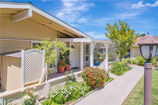 Detail Gallery Image 5 of 48 For 19223 Avenue of the Oaks #D,  Newhall,  CA 91321 - 2 Beds | 1 Baths