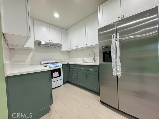Detail Gallery Image 5 of 10 For 8520 Fenwick, Sunland,  CA 91040 - 2 Beds | 2 Baths