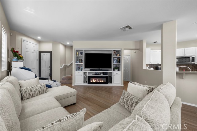 Detail Gallery Image 3 of 70 For 29248 Dakota Dr, Valencia,  CA 91354 - 4 Beds | 3 Baths