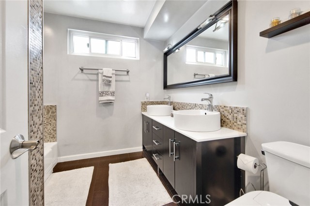 Detail Gallery Image 11 of 21 For 4445 Cartwright Ave #215,  Toluca Lake,  CA 91602 - 2 Beds | 1 Baths