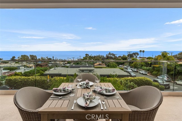 Detail Gallery Image 1 of 48 For 365 Heather Pl, Laguna Beach,  CA 92651 - 5 Beds | 4 Baths