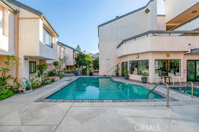11911 Magnolia Boulevard, Valley Village CA: https://media.crmls.org/medias/deea7cf6-bbe6-43d0-902c-d650217da2f2.jpg