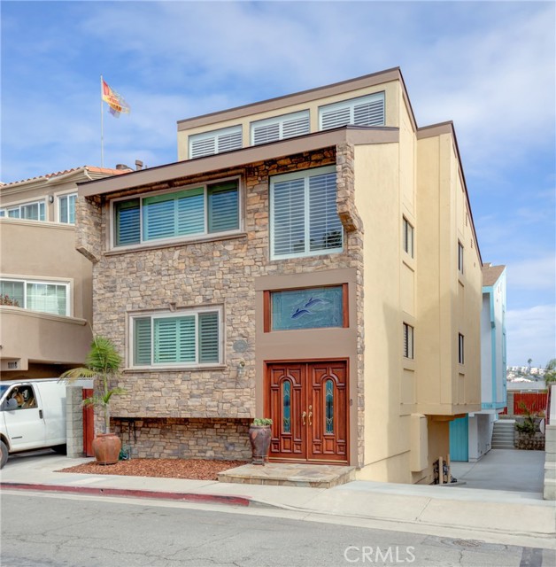 1106 Loma Drive, Hermosa Beach, California 90254, 3 Bedrooms Bedrooms, ,2 BathroomsBathrooms,Residential,Sold,Loma,SB21244307