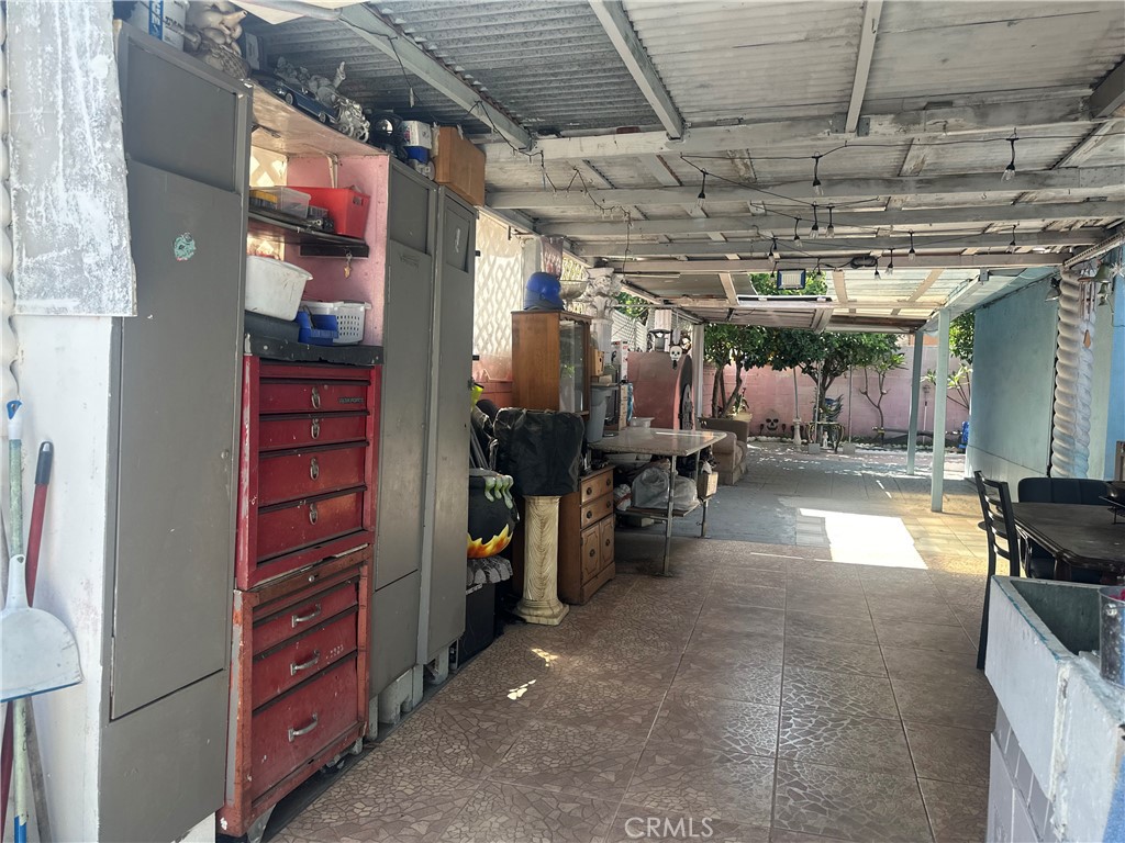 https://media.crmls.org/medias/deec763b-b8a7-4170-8917-3acb92b01ac4.jpg?preset=X-Large