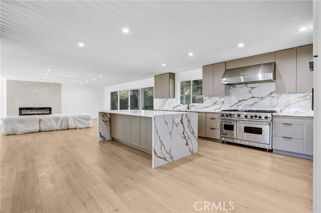 Detail Gallery Image 20 of 31 For 24045 Philiprimm St, Woodland Hills,  CA 91367 - 8 Beds | 5 Baths