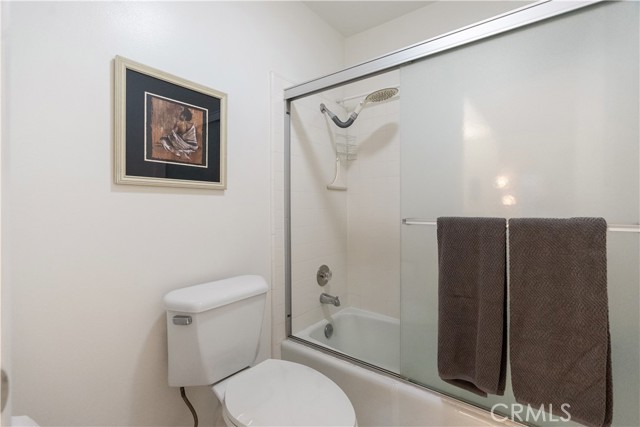 Image 21 of 37 For 1421 Sunrise Way 34