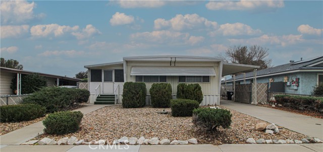 Detail Gallery Image 2 of 25 For 13829 Riviera, Victorville,  CA 92395 - 2 Beds | 2 Baths